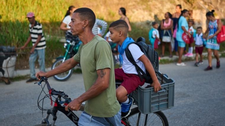 “Los profesores ya no son improvisados, sino instantáneos”: maestro describe desplome de la educación en Cuba (VIDEO)