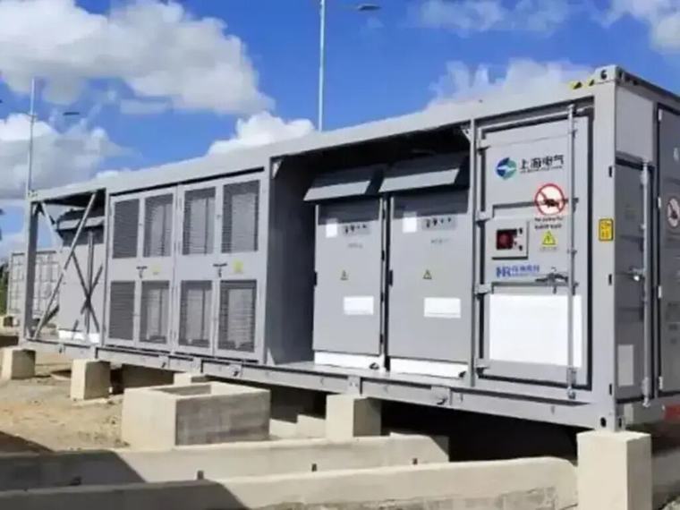 Cuba: Supervisan montaje de parque de almacenamiento energético