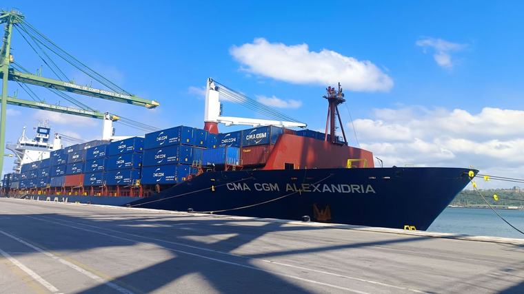 El ministro Pérez-Oliva rectifica: la naviera CMA CGM sigue llevando cargas a Cuba