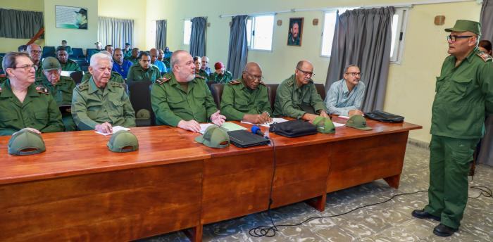 Valdés Mesa y Marrero Cruz visitan la Zona de Defensa Jacomino en San Miguel del Padrón