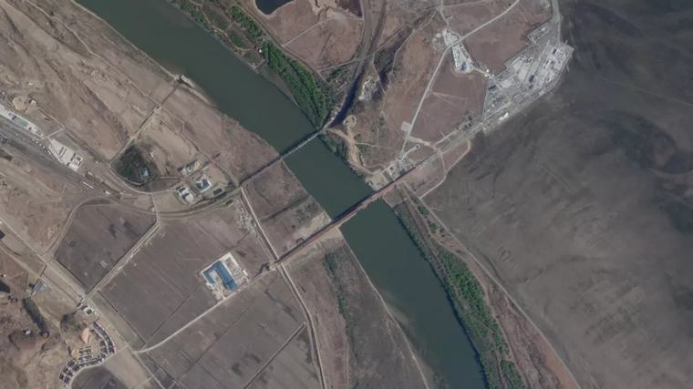 Rusia y Corea del Norte inauguran un puente que les une por primera vez por carretera