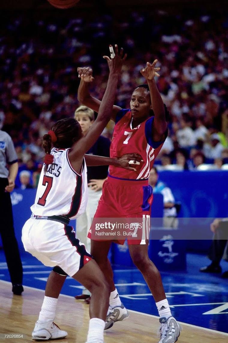 Saki Hayashi rompió récord de triples en un juego de Campeonatos Mundiales de la cubana Grisel Herrera
