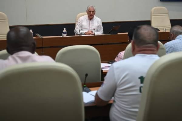 Presidente de Cuba evalúa acciones para garantizar el suministro de agua en La Habana