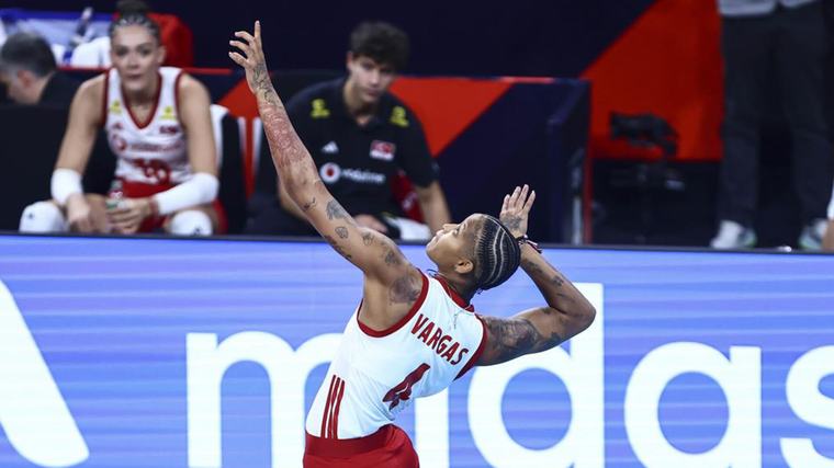 La cubana Melissa Vargas lleva al equipo turco de voleibol a una nueva victoria, con el título europeo