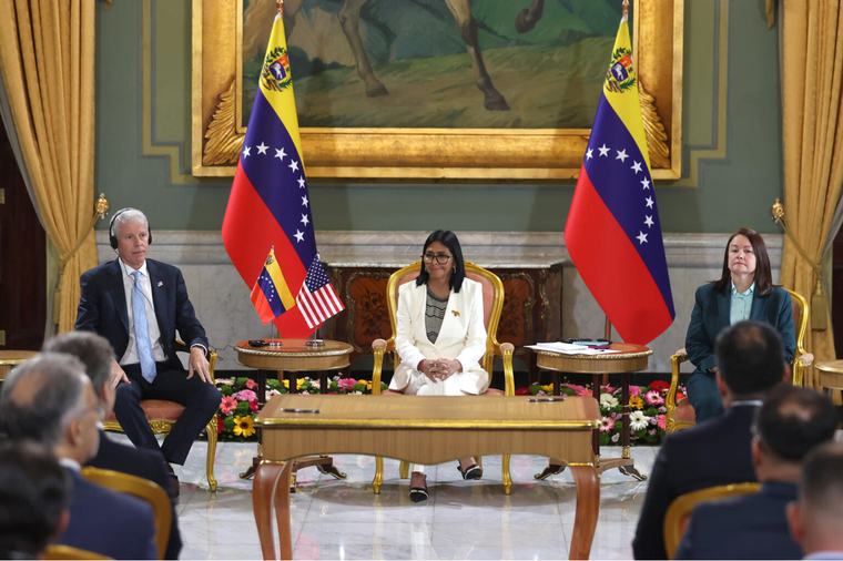Trump acelera la firma de contratos tras histórico acuerdo petrolero con Venezuela