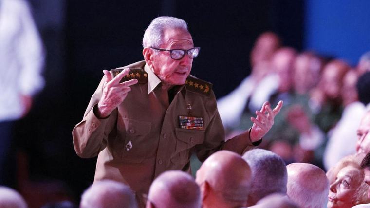 Raúl Castro participa en un acto público en Cuba tras los rumores sobre su salud